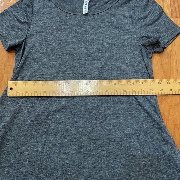 NWT Woman’s Size Small Grey Dress Short Sleeve Pockets Lightweight KORSiS - Picture 15 of 16